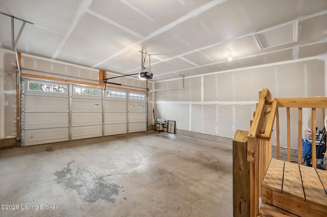 10040 Windcrest Farms Ln, Louisville, KY 40291