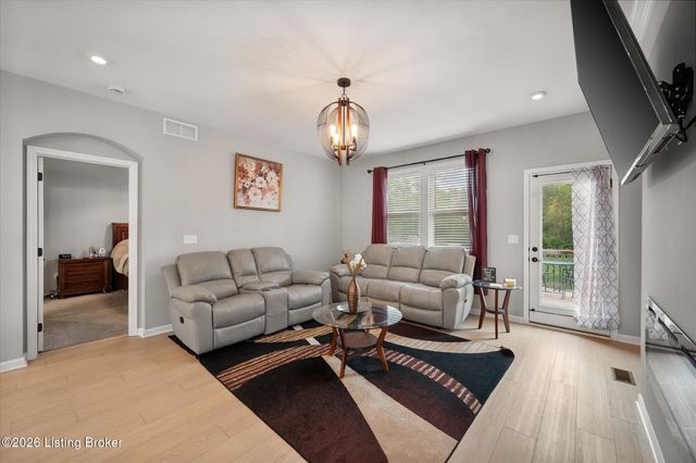 10040 Windcrest Farms Ln, Louisville, KY 40291