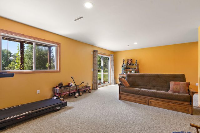 497 Pleasant Lane, Chaska, MN 55318