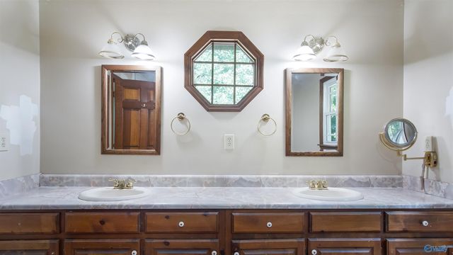 102 Boys Ranch Road, Hartselle, AL 35640