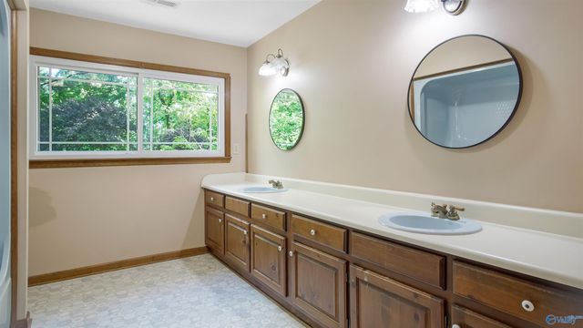 102 Boys Ranch Road, Hartselle, AL 35640