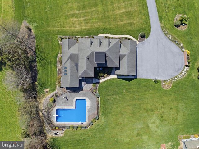 2 BREEZY KNL, Lititz, PA 17543