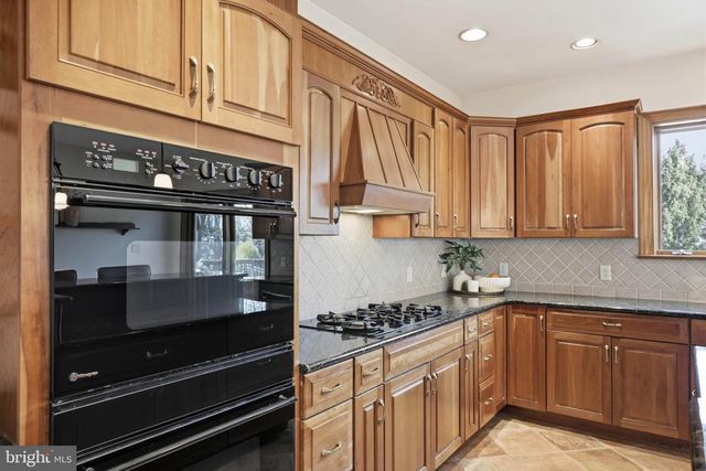 2 BREEZY KNL, Lititz, PA 17543