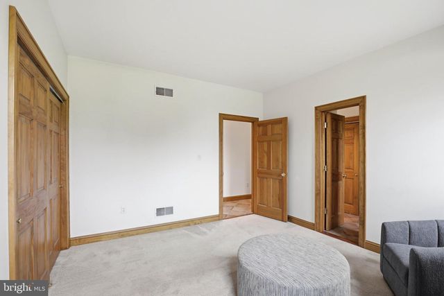 2 BREEZY KNL, Lititz, PA 17543