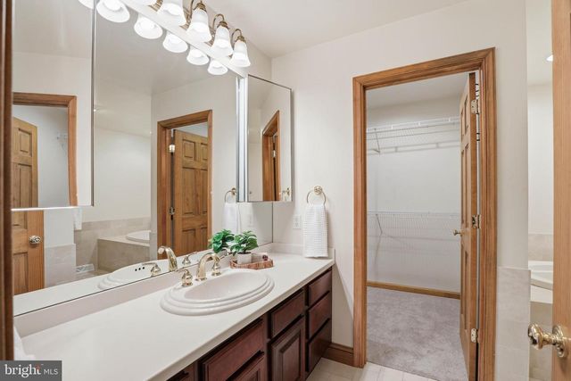 2 BREEZY KNL, Lititz, PA 17543