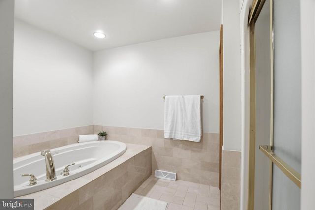 2 BREEZY KNL, Lititz, PA 17543