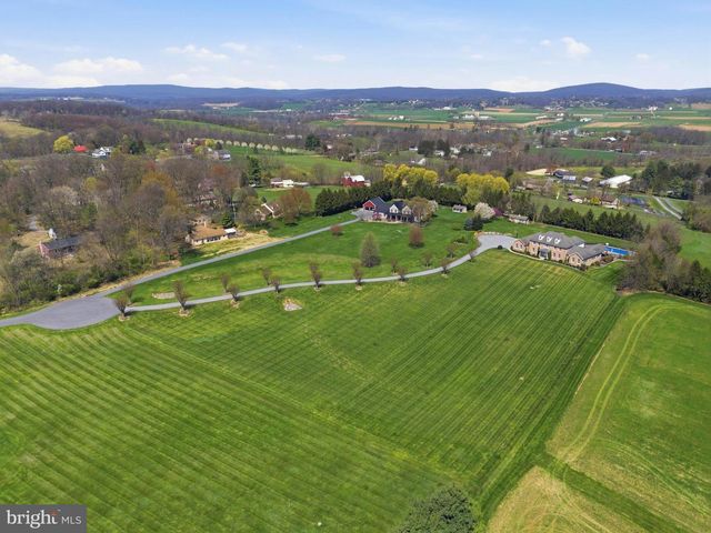 2 BREEZY KNL, Lititz, PA 17543