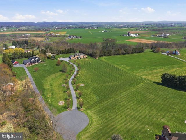 2 BREEZY KNL, Lititz, PA 17543