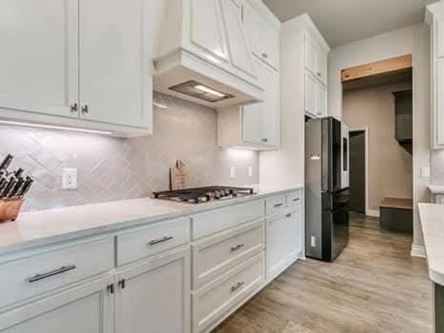 18704 Neri Drive, Edmond, OK 73012