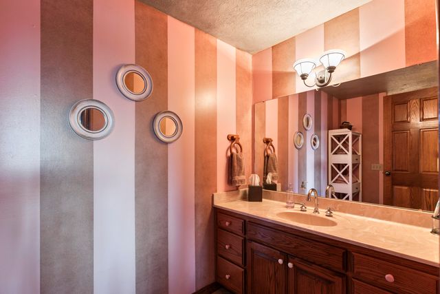 810 Hampton Place Road, Monett, MO 65708