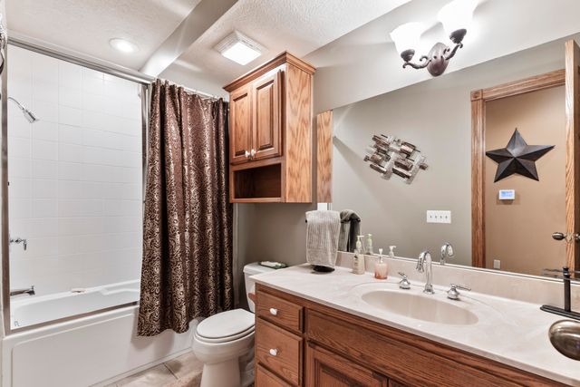 810 Hampton Place Road, Monett, MO 65708