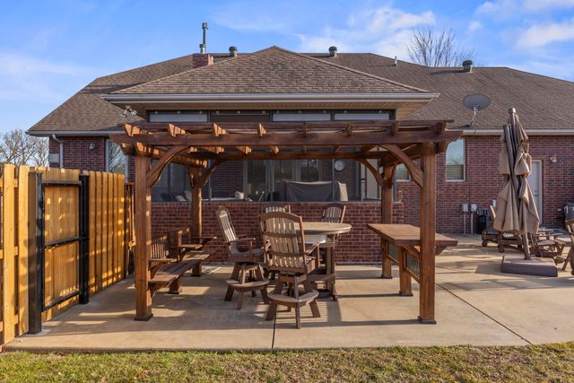 810 Hampton Place Road, Monett, MO 65708