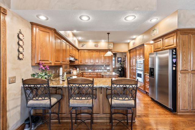 810 Hampton Place Road, Monett, MO 65708