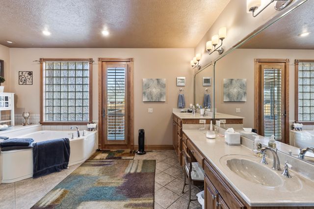 810 Hampton Place Road, Monett, MO 65708