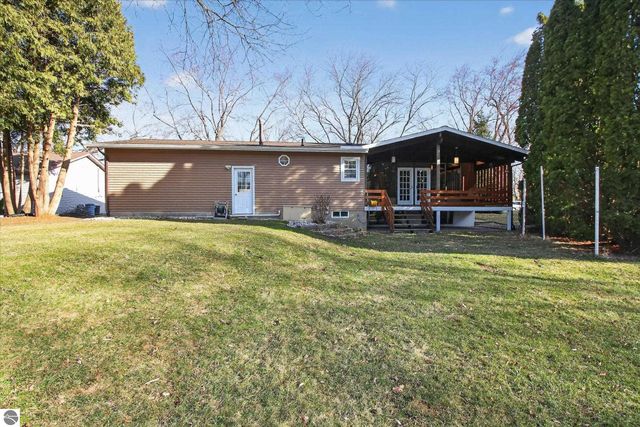 901 Riverview, Alma, MI 48801