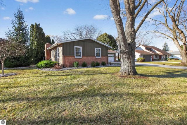 901 Riverview, Alma, MI 48801