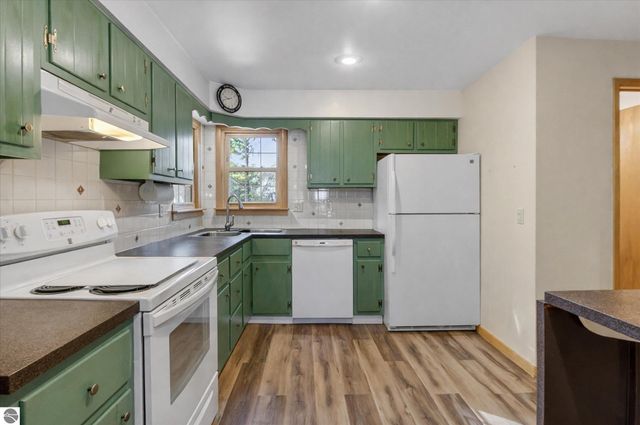 901 Riverview, Alma, MI 48801