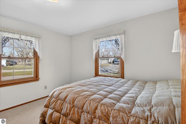 901 Riverview, Alma, MI 48801