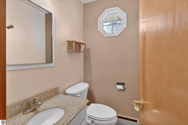 901 Riverview, Alma, MI 48801