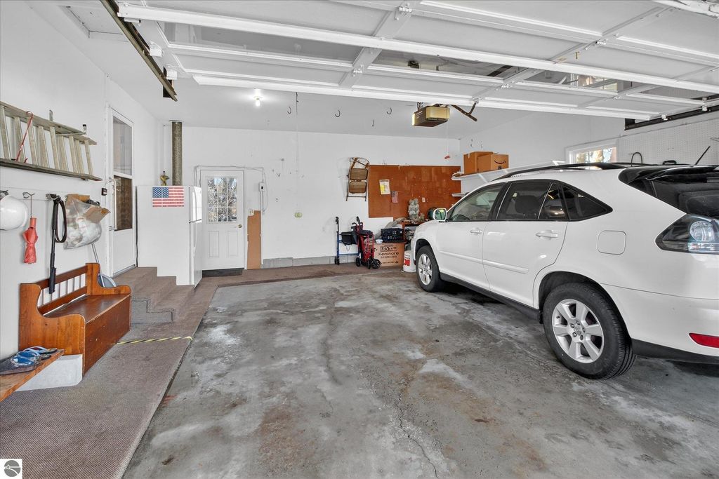 Image 12 of property listing at 901 Riverview, Alma, MI 48801