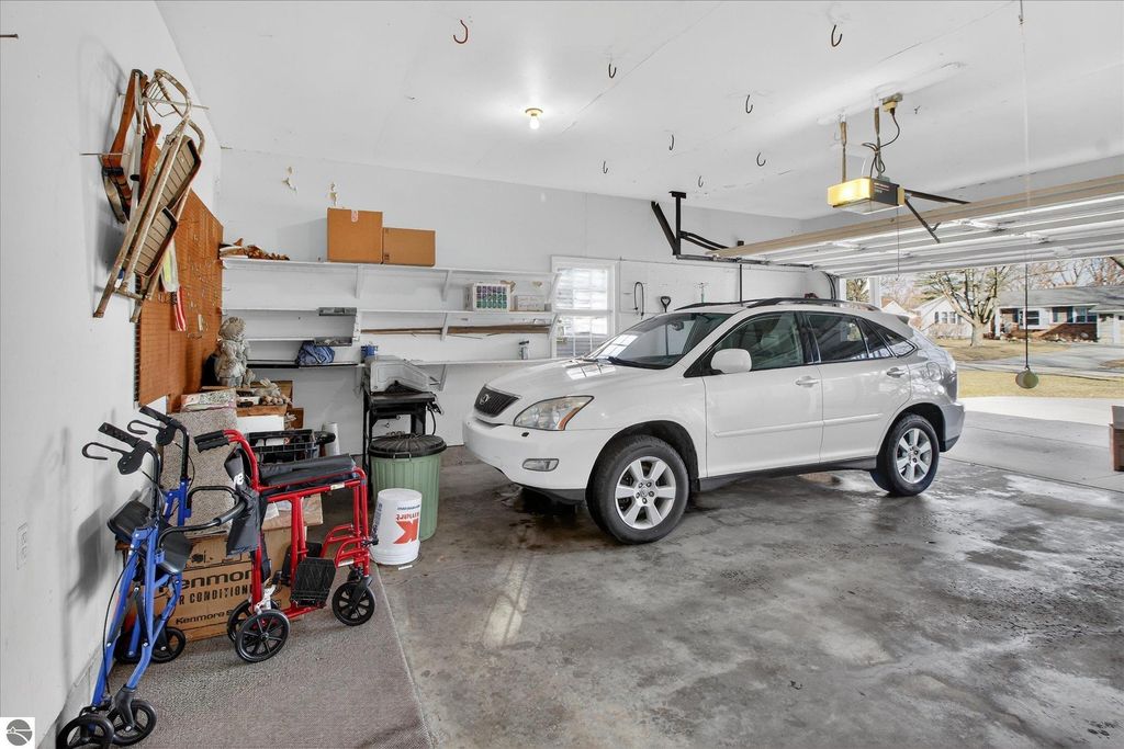 Image 13 of property listing at 901 Riverview, Alma, MI 48801