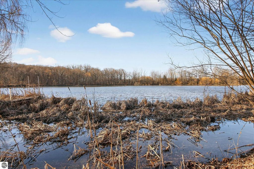 Image 21 of property listing at 901 Riverview, Alma, MI 48801