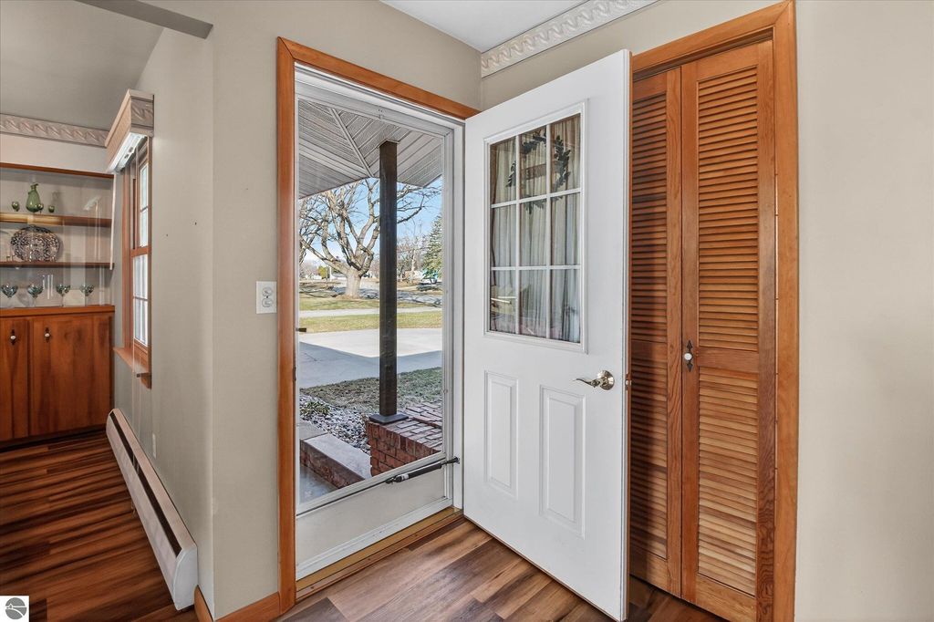 Image 28 of property listing at 901 Riverview, Alma, MI 48801