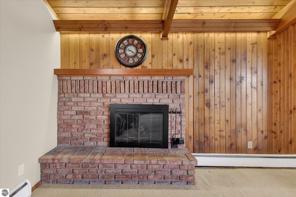 Image 31 of property listing at 901 Riverview, Alma, MI 48801