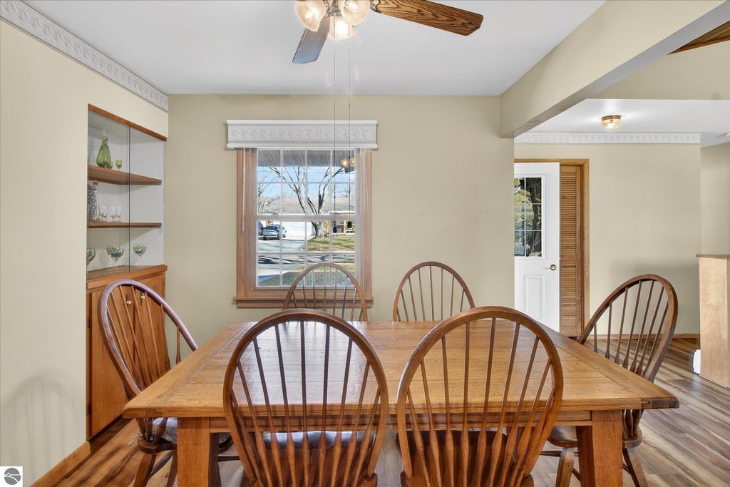 Image 37 of property listing at 901 Riverview, Alma, MI 48801