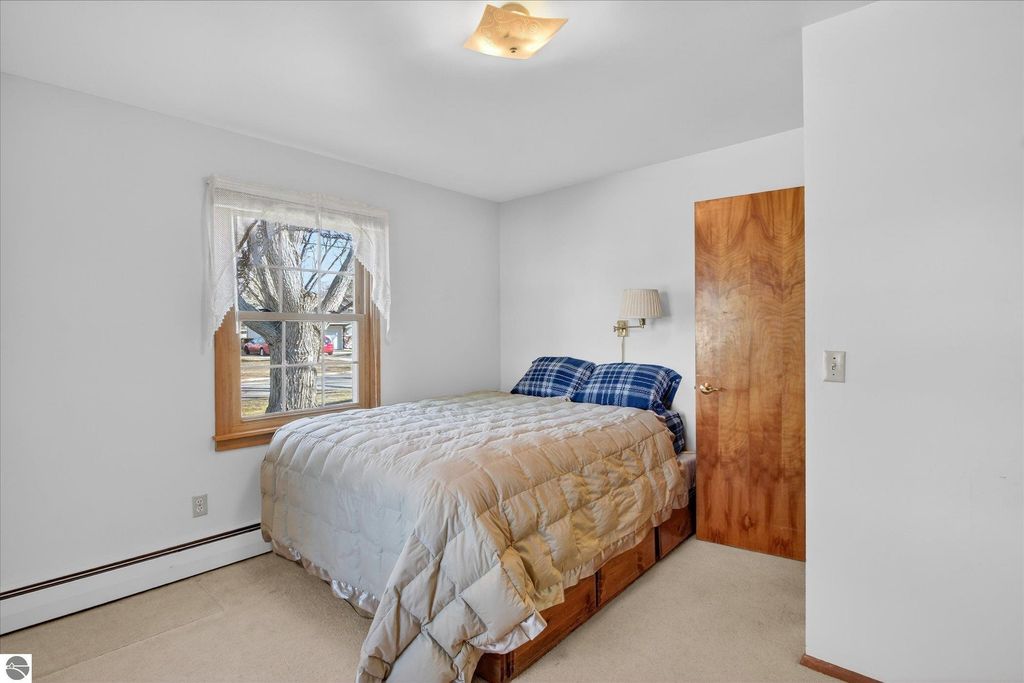 Image 48 of property listing at 901 Riverview, Alma, MI 48801