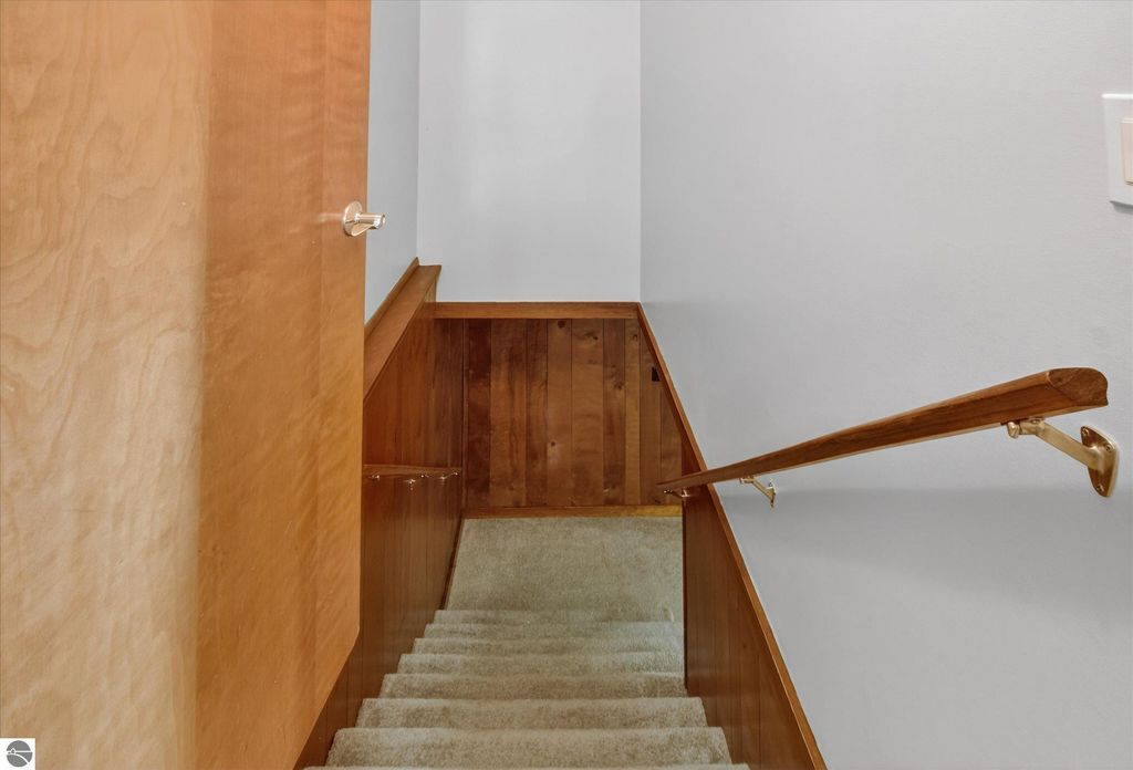 Image 51 of property listing at 901 Riverview, Alma, MI 48801