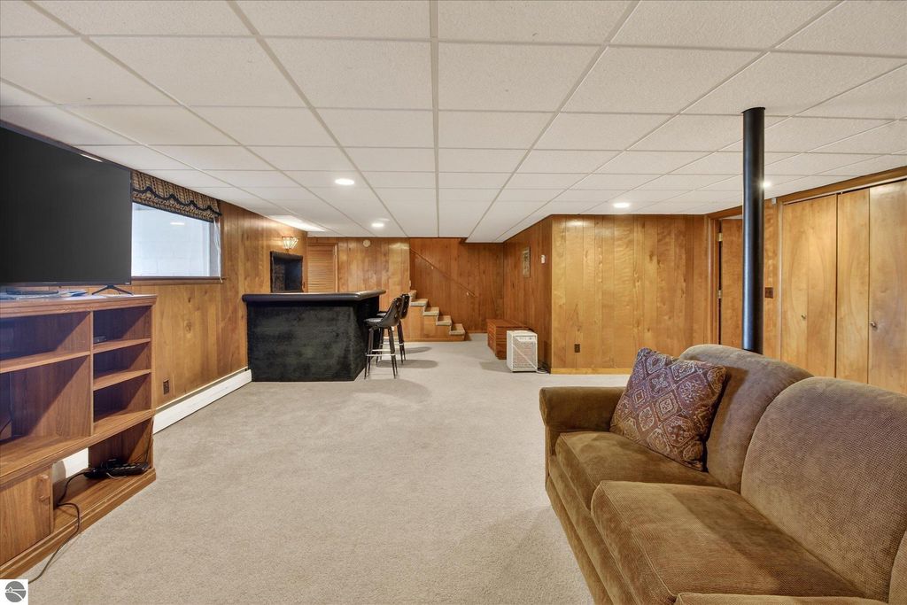 Image 54 of property listing at 901 Riverview, Alma, MI 48801