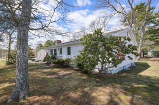 49 Onset Avenue, Buzzards Bay, MA 02532