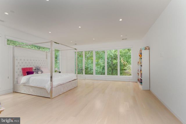 2905 UNIVERSITY TER NW, Washington, DC 20016