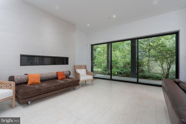 2905 UNIVERSITY TER NW, Washington, DC 20016