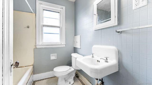 5305 Newport Street, Detroit, MI 48213