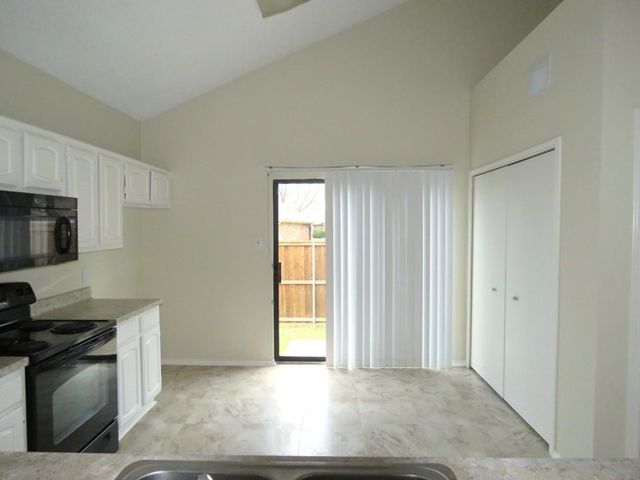 2240 Arbor Creek Drive, Carrollton, TX 75010