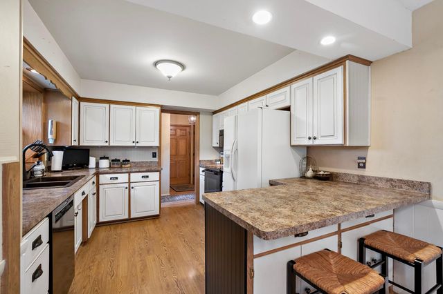1020 W 107th Street, Bloomington, MN 55431