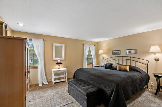 1020 W 107th Street, Bloomington, MN 55431
