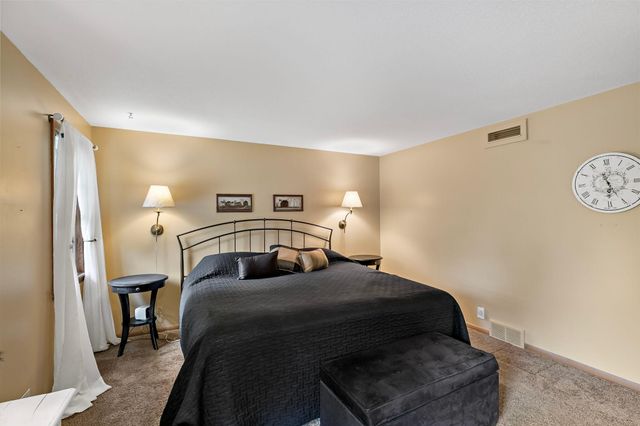 1020 W 107th Street, Bloomington, MN 55431
