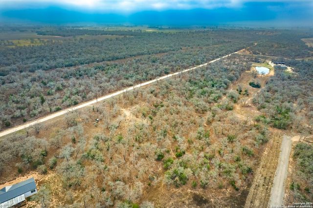 6193 County Road 434, Stockdale, TX 78160