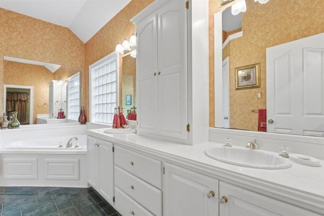 6159 Oak Leaf Lane, Lake Charles, LA 70605