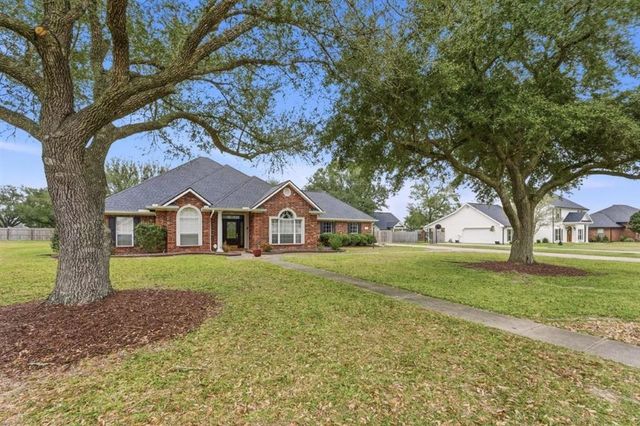 6159 Oak Leaf Lane, Lake Charles, LA 70605