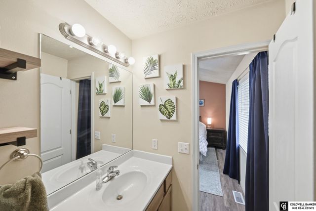 7354 Potter Street, Omaha, NE 68122