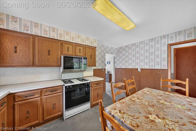 13321 Perry Circle, Warren, MI 48088