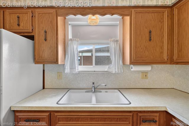 13321 Perry Circle, Warren, MI 48088