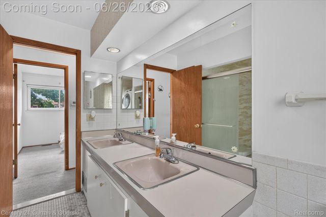 13321 Perry Circle, Warren, MI 48088