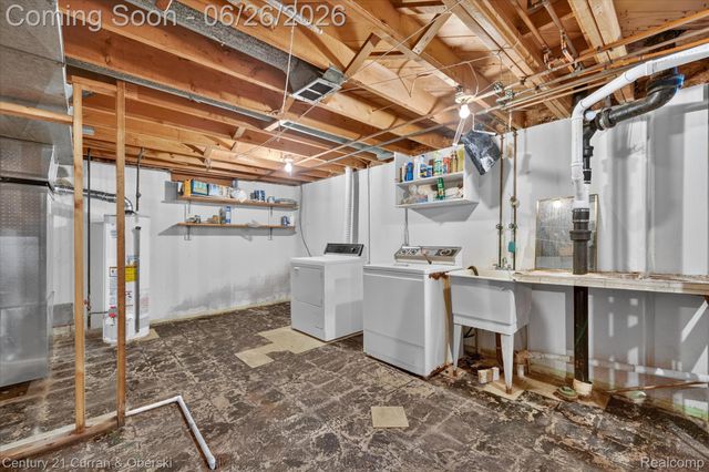 13321 Perry Circle, Warren, MI 48088