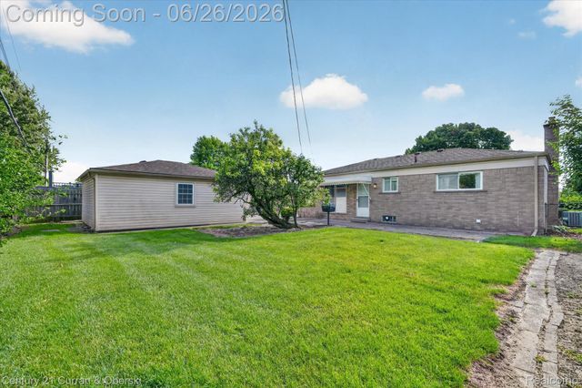 13321 Perry Circle, Warren, MI 48088