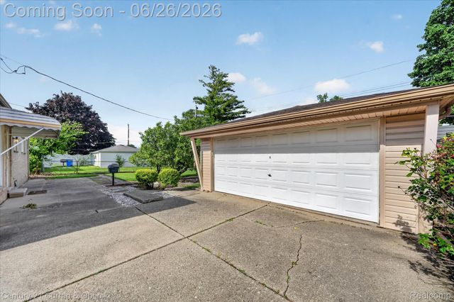 13321 Perry Circle, Warren, MI 48088